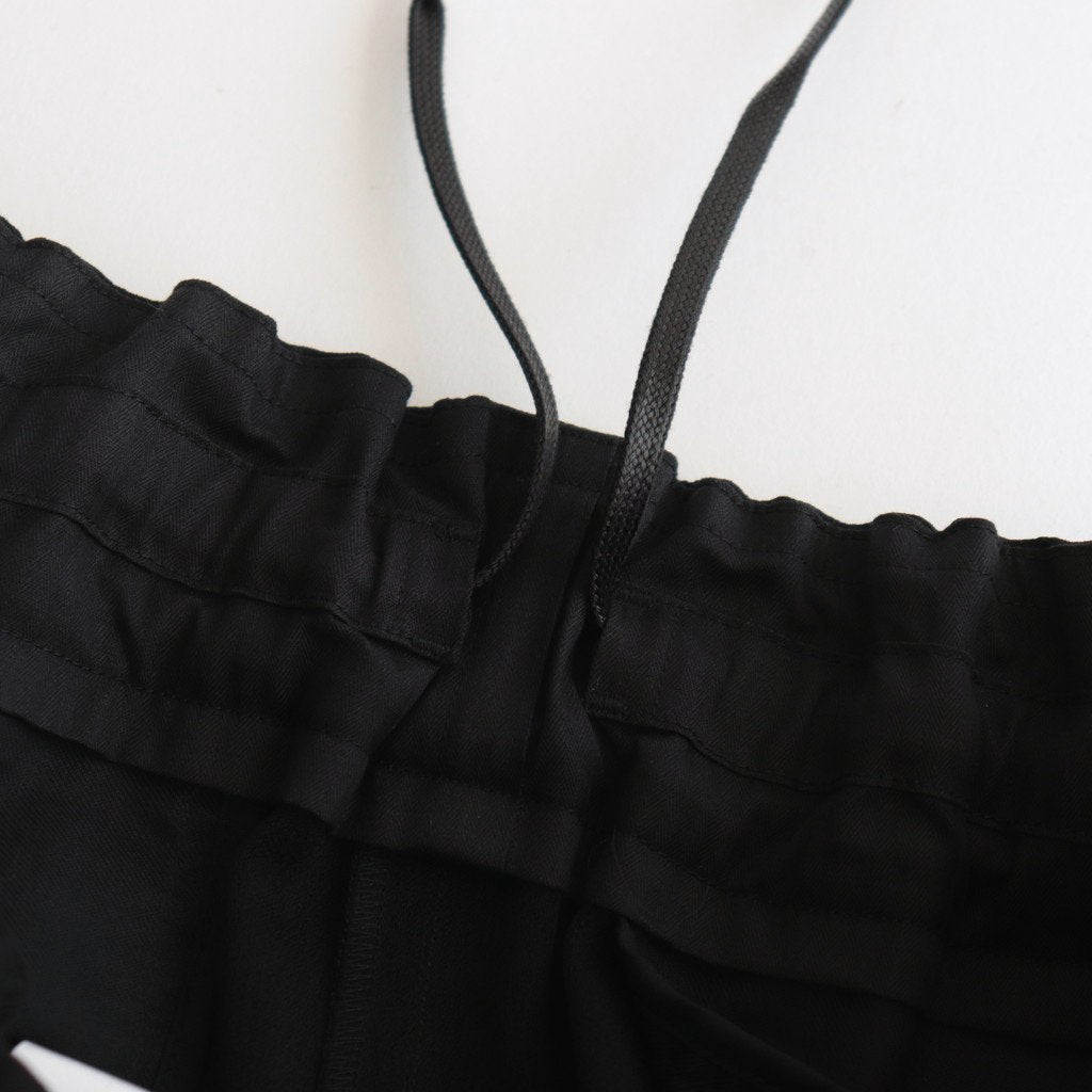 NS3PT｜アセテート&ポリエステル・ライトクレープ ダブルクロス 8分丈 テーパードイージーパンツ #BLACK [NK_NC902PF]