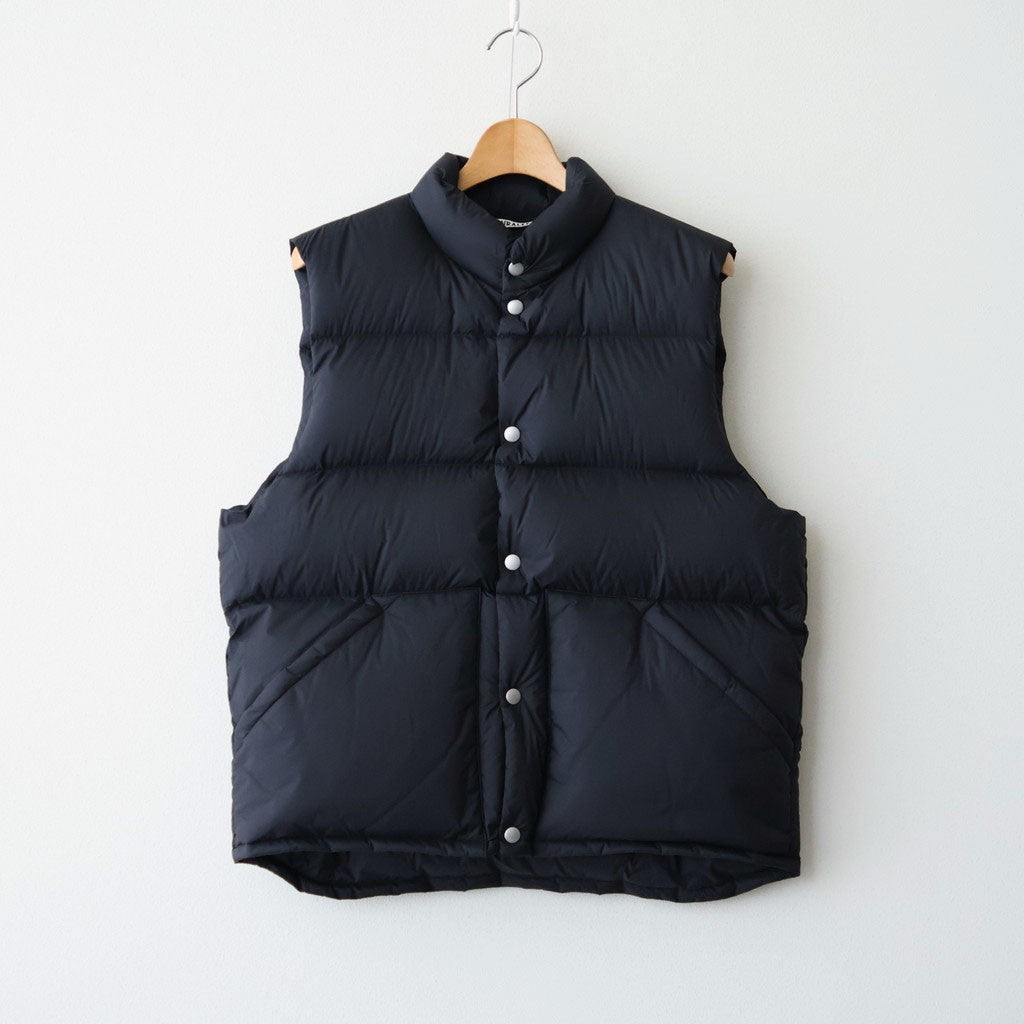 SUPER LIGHT NYLON RIPSTOP DOWN VEST #BLACK [A26AV02NL]