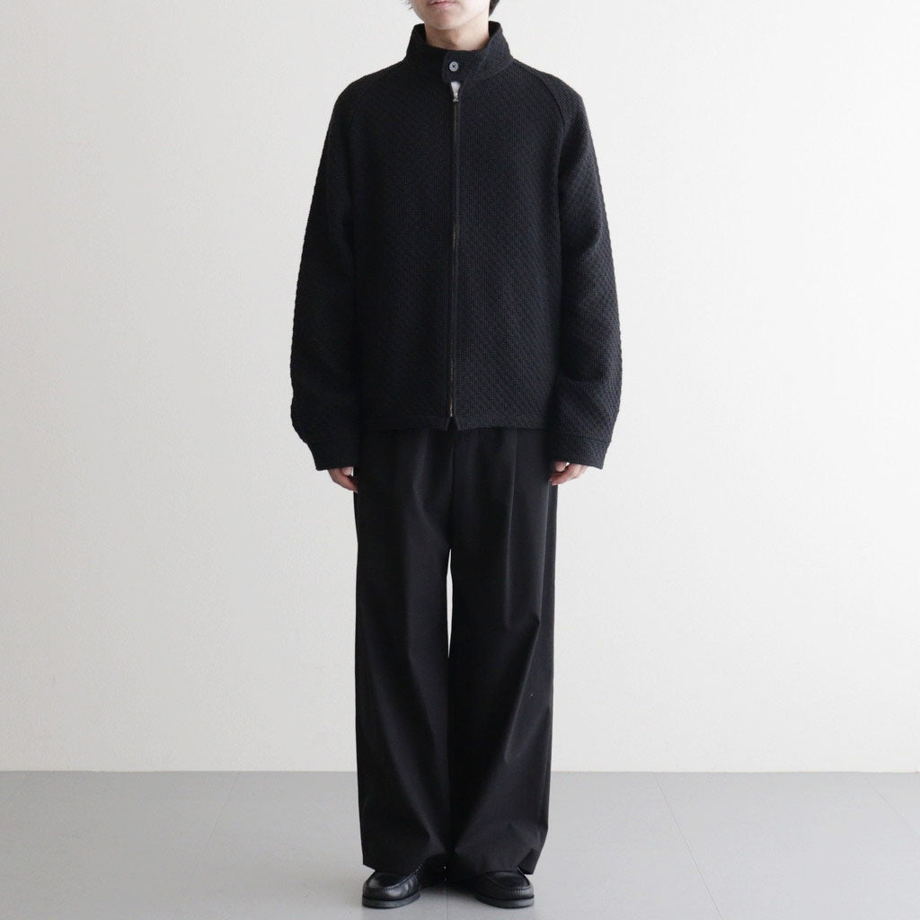 男性モデル(ハラ):172cm 58kg 着用サイズ:4