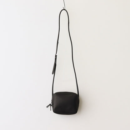 SQUARE SHOULDER #BLACK [DA108]