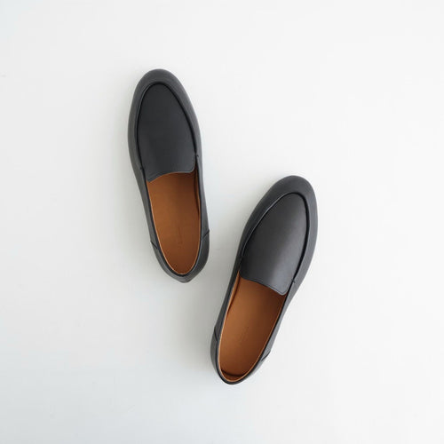 SOFT LEATHER LOAFERS #BLACK [A26AS05QD]
