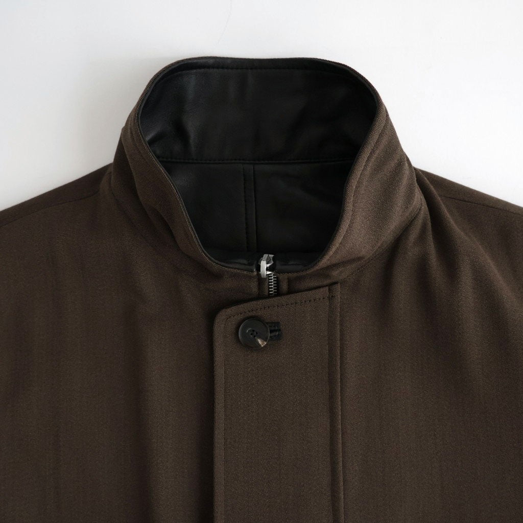REVERSIBLE WOOL TWISTED TWILL / SHEEP LEATHER HALF COAT #BROWN CHAMBRAY × BLACK [A26AC01AN]
