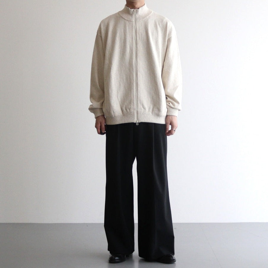 男性モデル(ハラ):172cm 58kg 着用サイズ:2