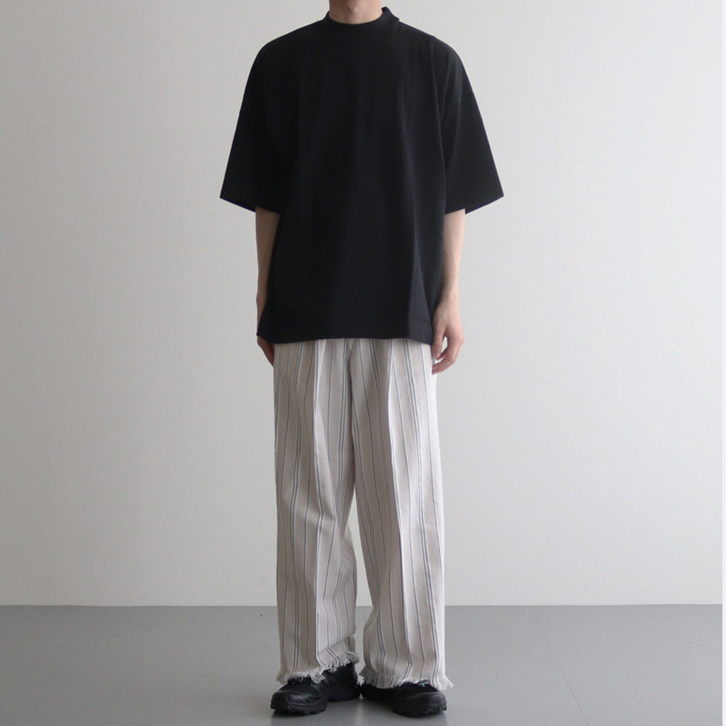 男性モデル(ハラ):172cm 58kg 着用サイズ:2