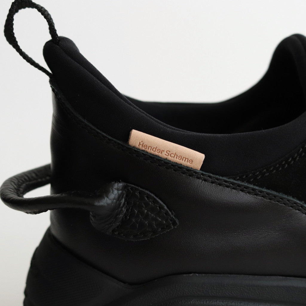 species #black [ur-s-spe]