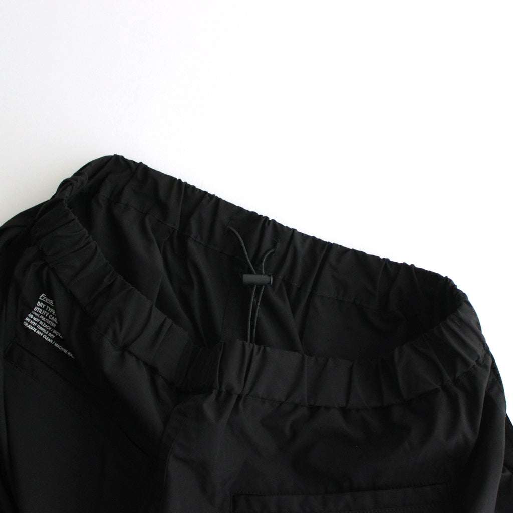 DRY TYPEWRITER OVER CARGO SHORTS #BLACK [FSC241-40107B]