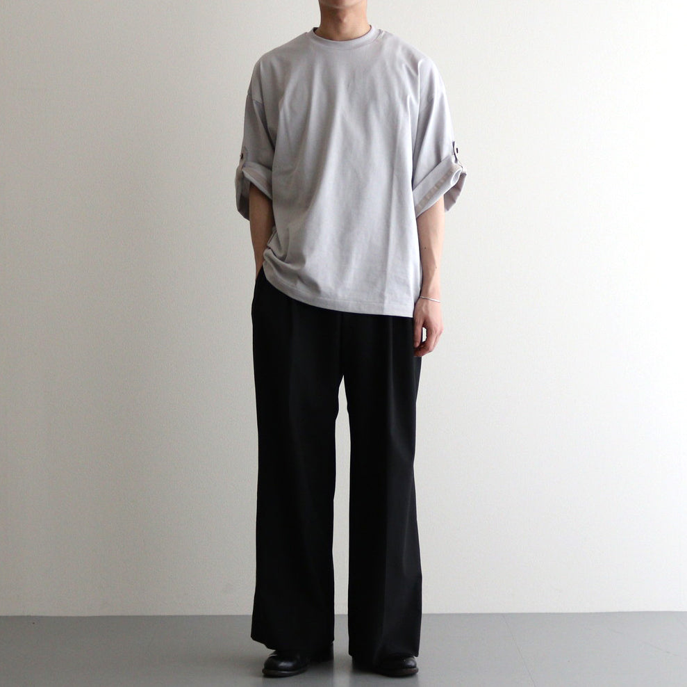 男性モデル(ハラ):172cm 58kg 着用サイズ:0