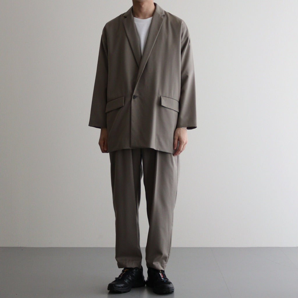 男性モデル(ハラ):172cm 58kg 着用サイズ:0