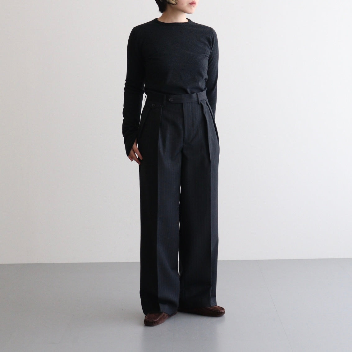 定価以下　 BLUEFACED WOOL TWO-TUCK SLACKS BLUEFACED WOOL TWO-TUCK SLACKS - AURALEE Official Website