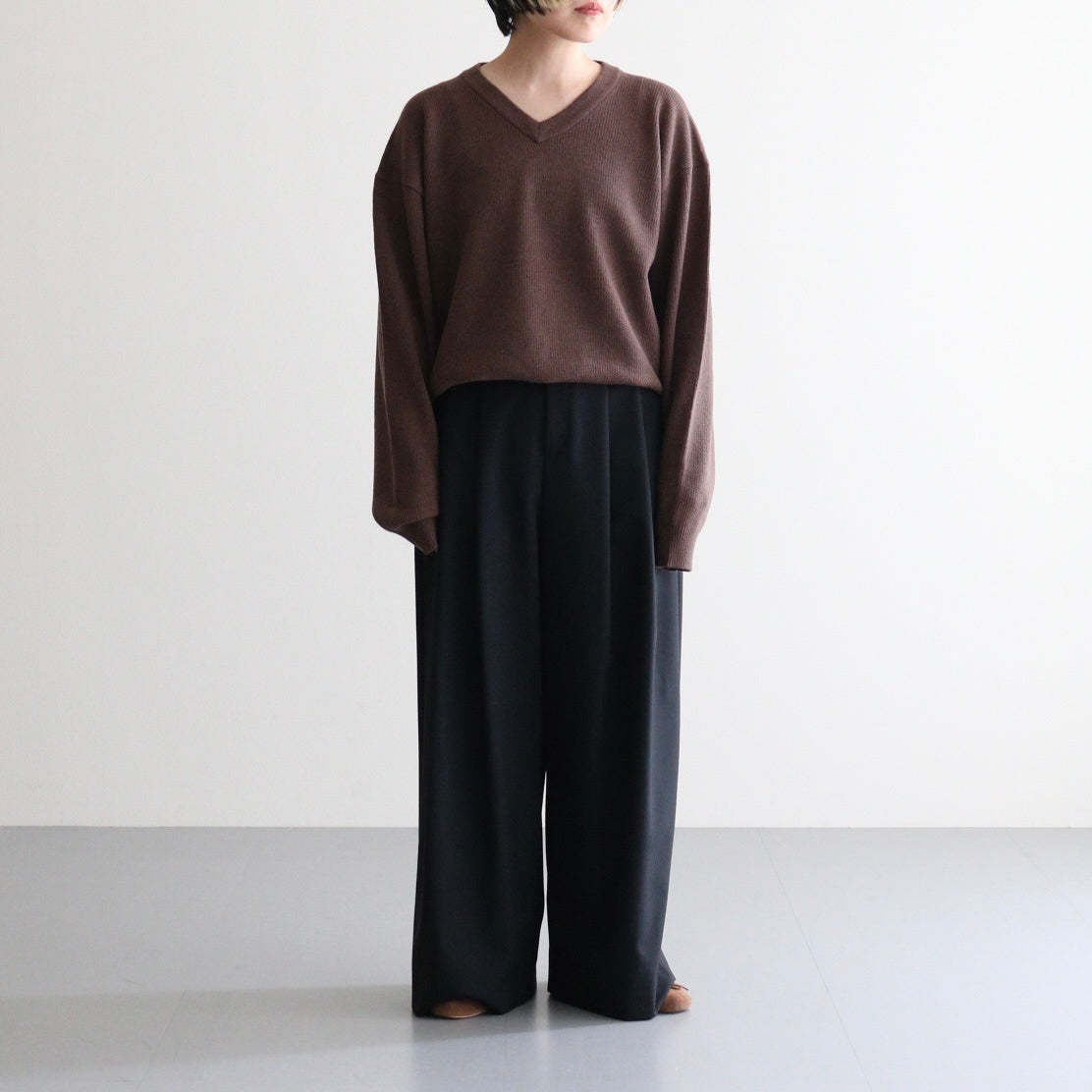 V Neck P/O #BROWN [2503-005]