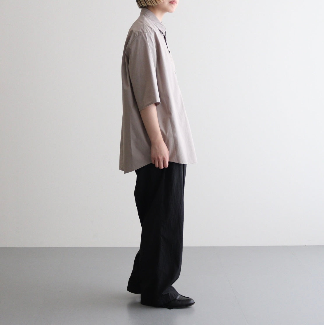 FHFSSH - コットン・ ポリコア タイプライター 半袖シャツ #20 Light Greige [SN_FR0405SH]