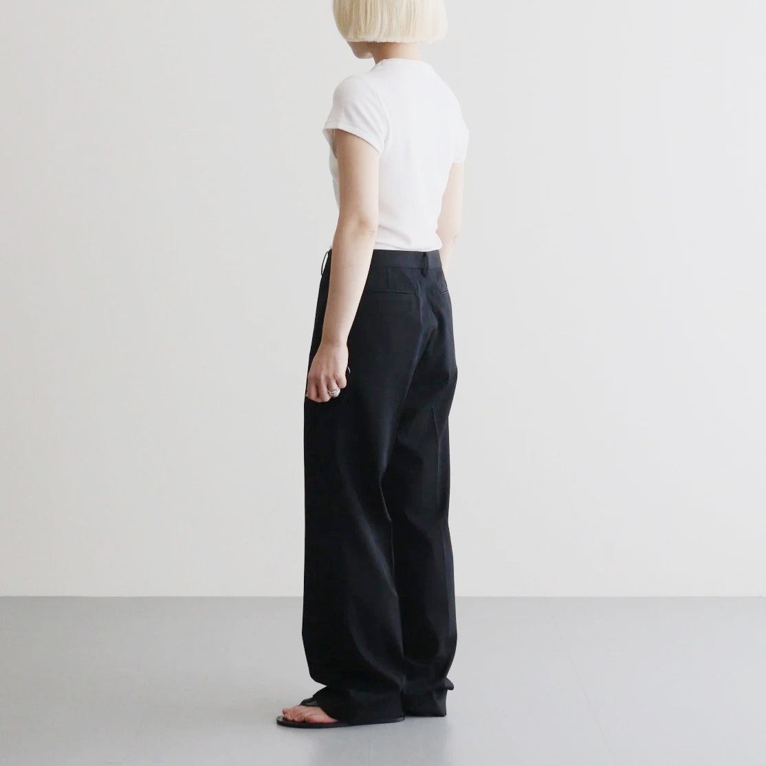 LIGHT WOOL MAX GABARDINE SLACKS #TOP BLACK [A26AP05MG]