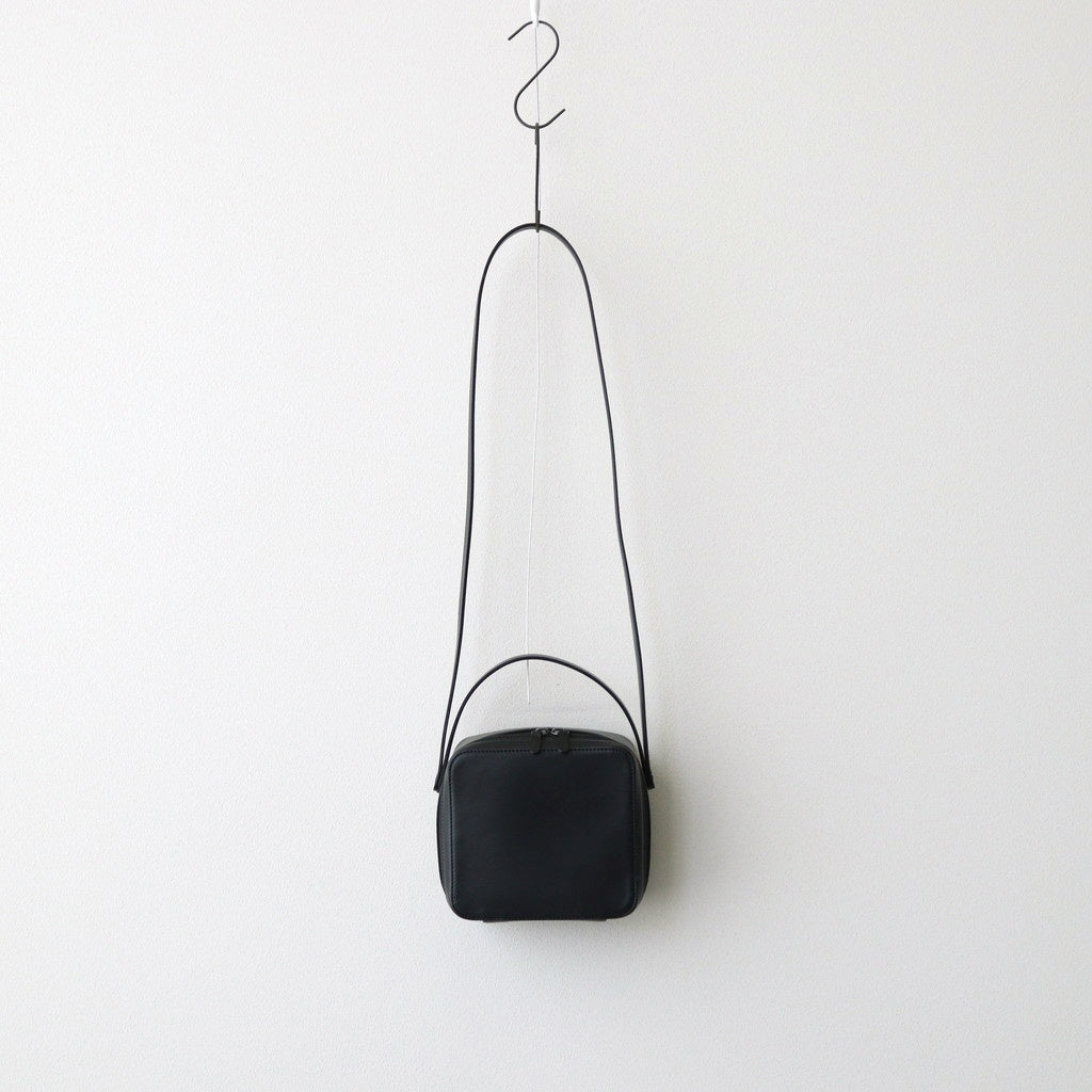 LEATHER SHOULDER BAG MADE BY AETA #BLACK [A25AB03AE]