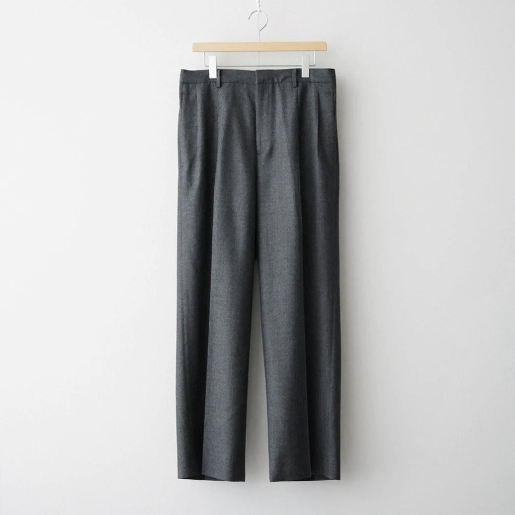 SUPER LIGHT WOOL TWO-TUCK SLACKS #TOP CHARCOAL [A26AP05OS]