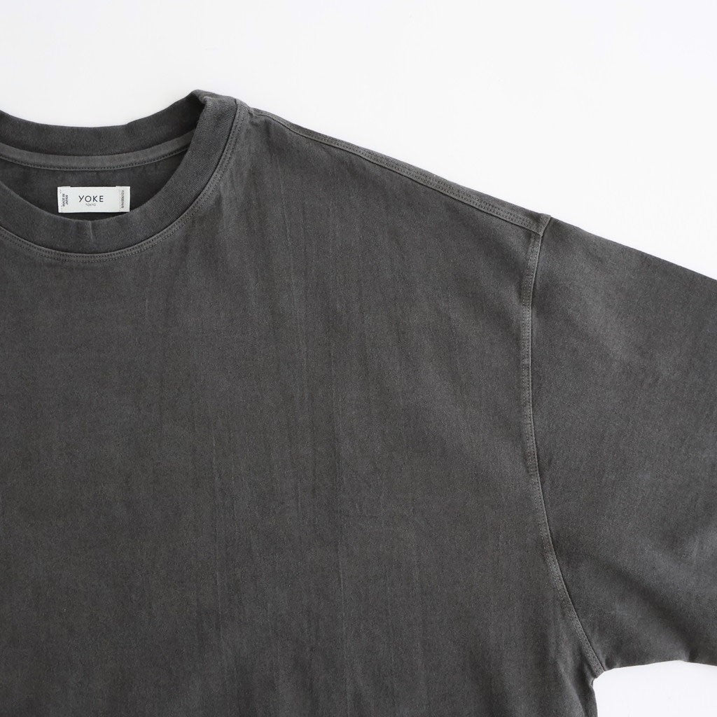 GARMENT-DYED YOKE T-SHIRT #CARBON [YK26SS01296CS]