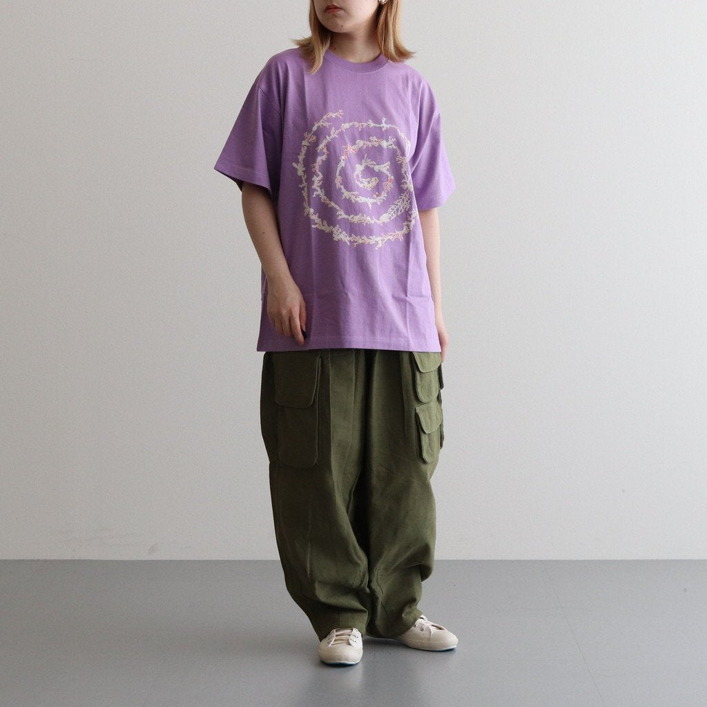 GRATEFUL TEE SS #LILAC CORAL [SSS23TSGRAJERLIC] _ Story mfg. | ストーリーエムエフジー  – ciacura