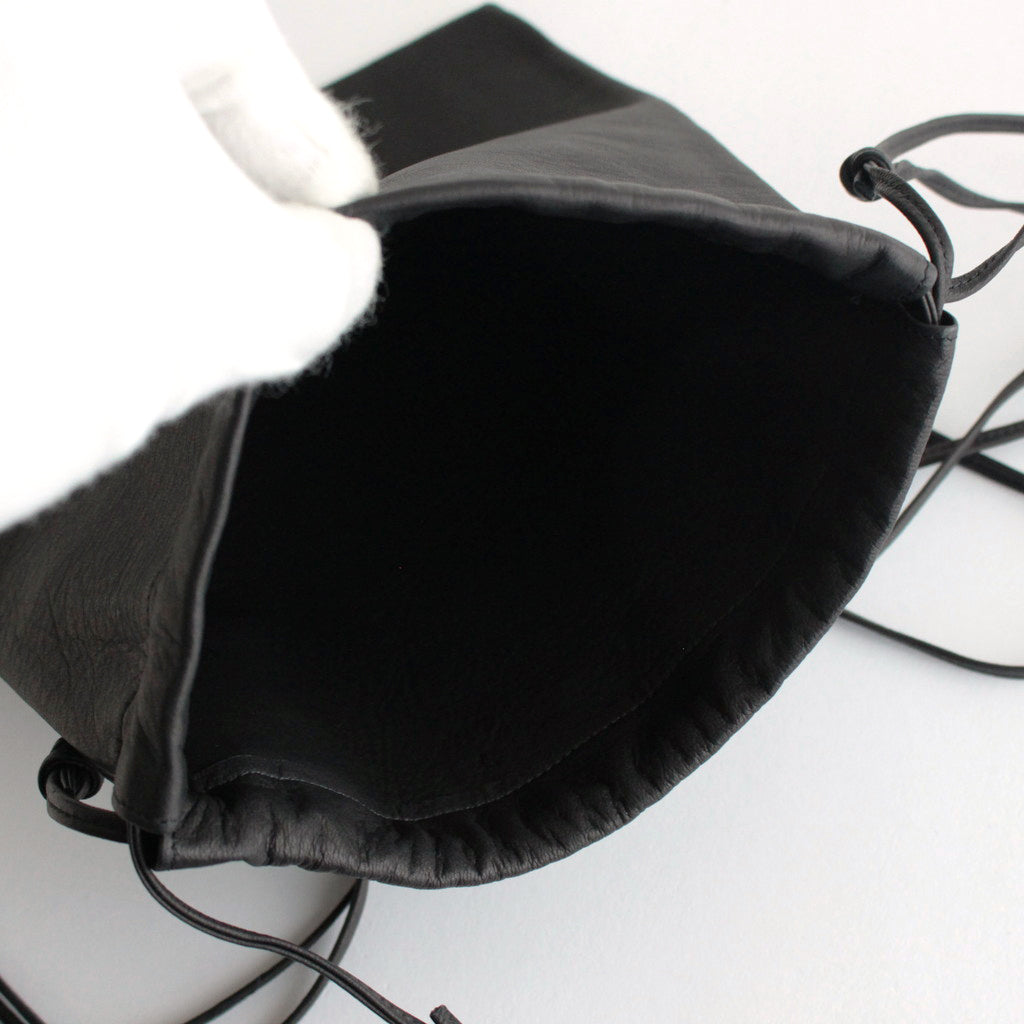 LEATHER SQUARE STRING POUCH #BLACK [A23AB03AE]