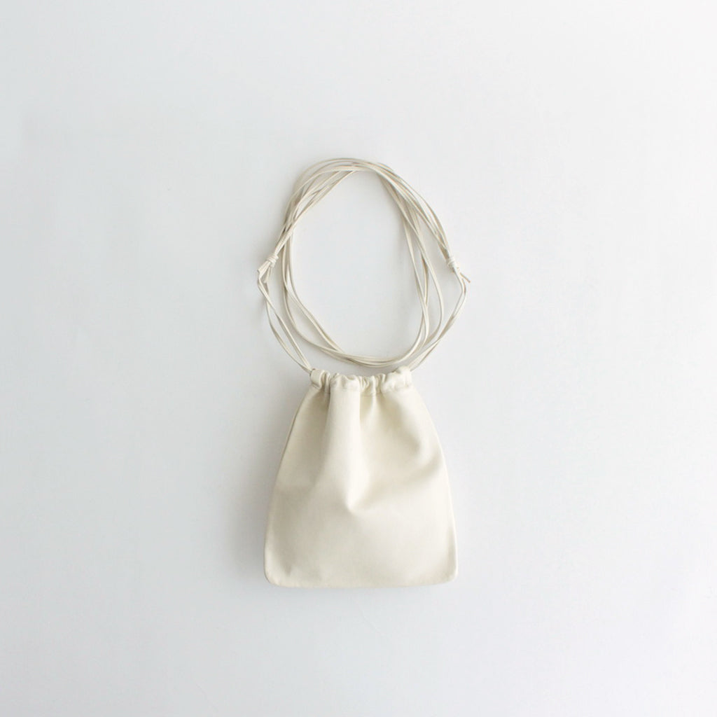 LEATHER SQUARE STRING POUCH #IVORY [A23AB03AE]