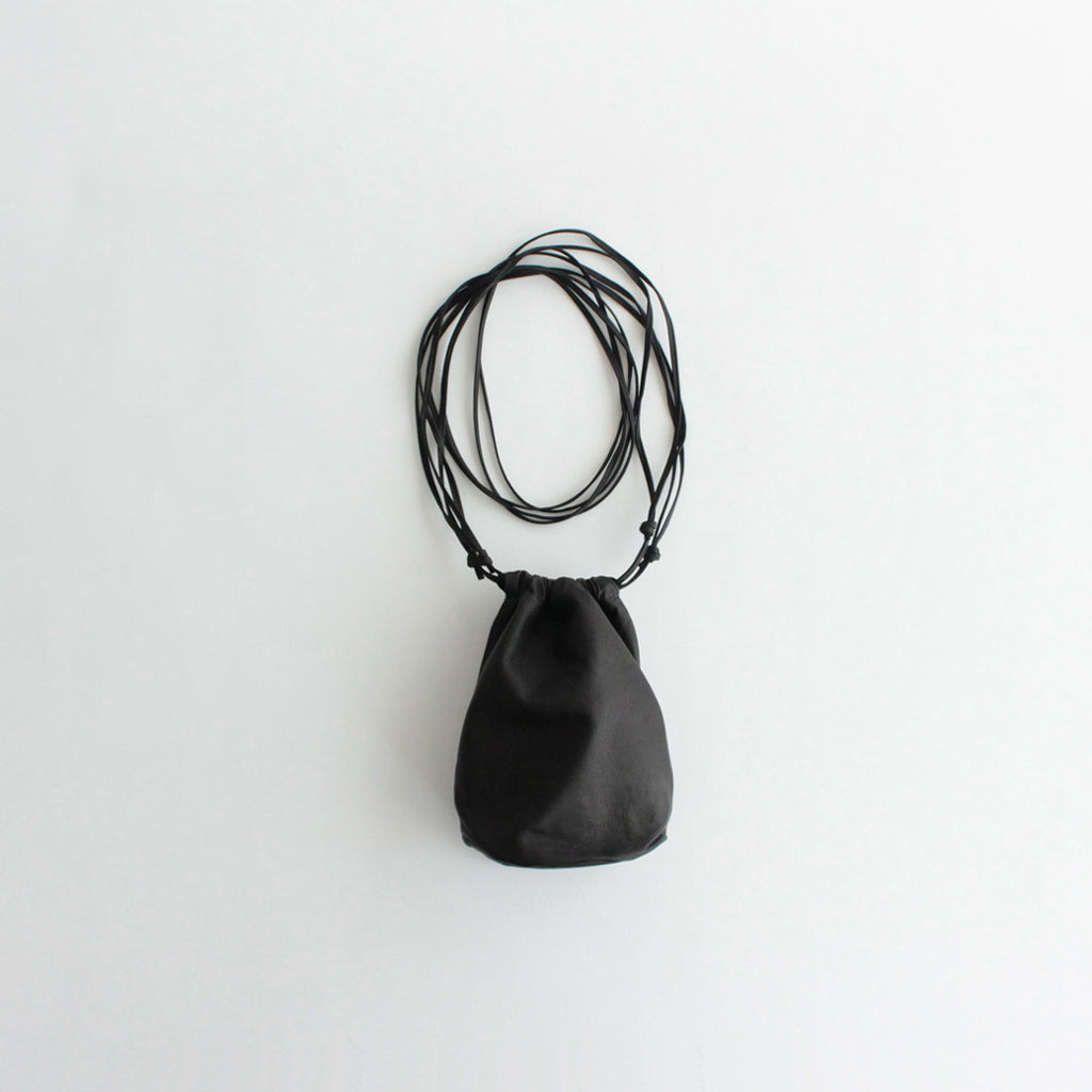 LEATHER BIG ROUND STRING POUCH #BLACK [A23AB01AE]