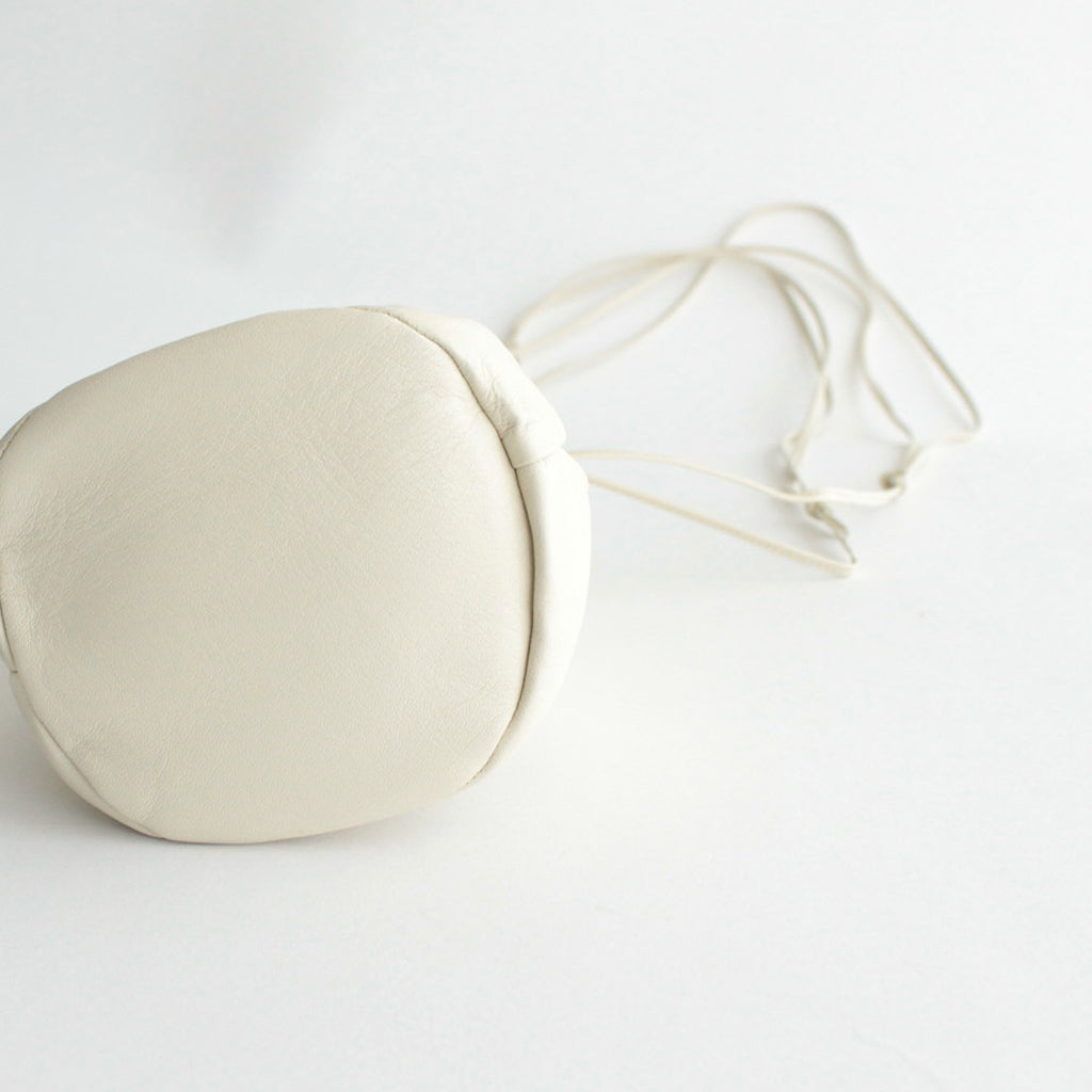 LEATHER BIG ROUND STRING POUCH #IVORY [A23AB01AE] – ciacura