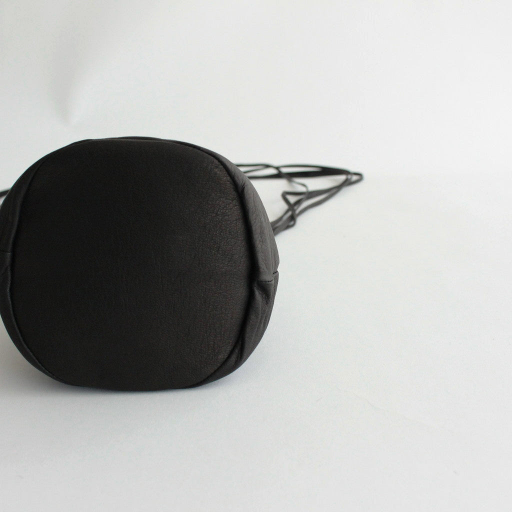LEATHER BIG ROUND STRING POUCH #BLACK [A23AB01AE]